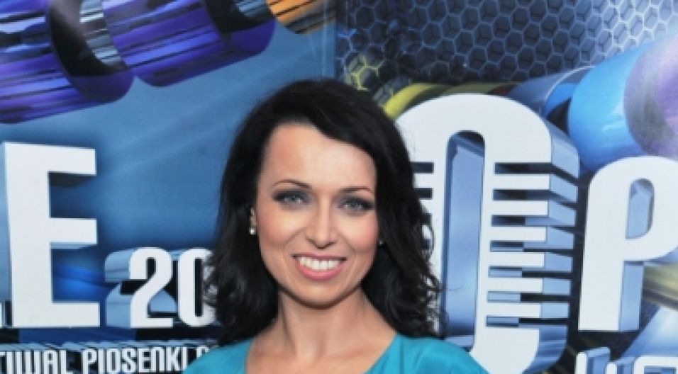 Katarzyna Pakosińska również wystąpiła w wieczorowej sukni (fot. Jan Bogacz/TVP)