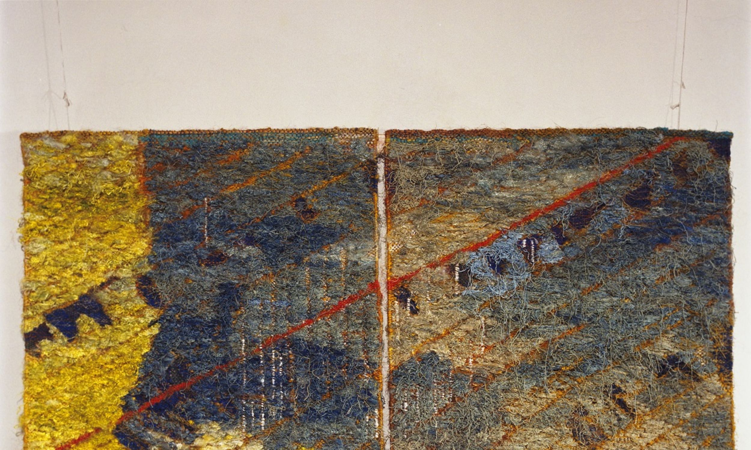 Praca pt. Radiacje - dyptyk z 1987 r. (110 x 85 cm - sizal, bawełna, stilon). Fot. PAP/Wojciech Kryński; Tomasz Prażmowski