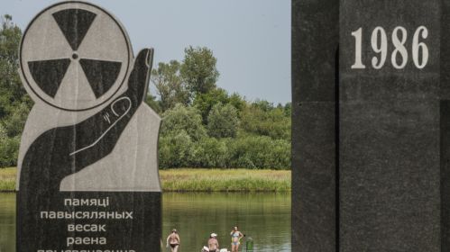 Мемориал Чернобыльской катастрофы у реки Припять в Наровле, Беларусь. 15 августа 2018 года. Фото: Celestino Arce / NurPhoto / East News