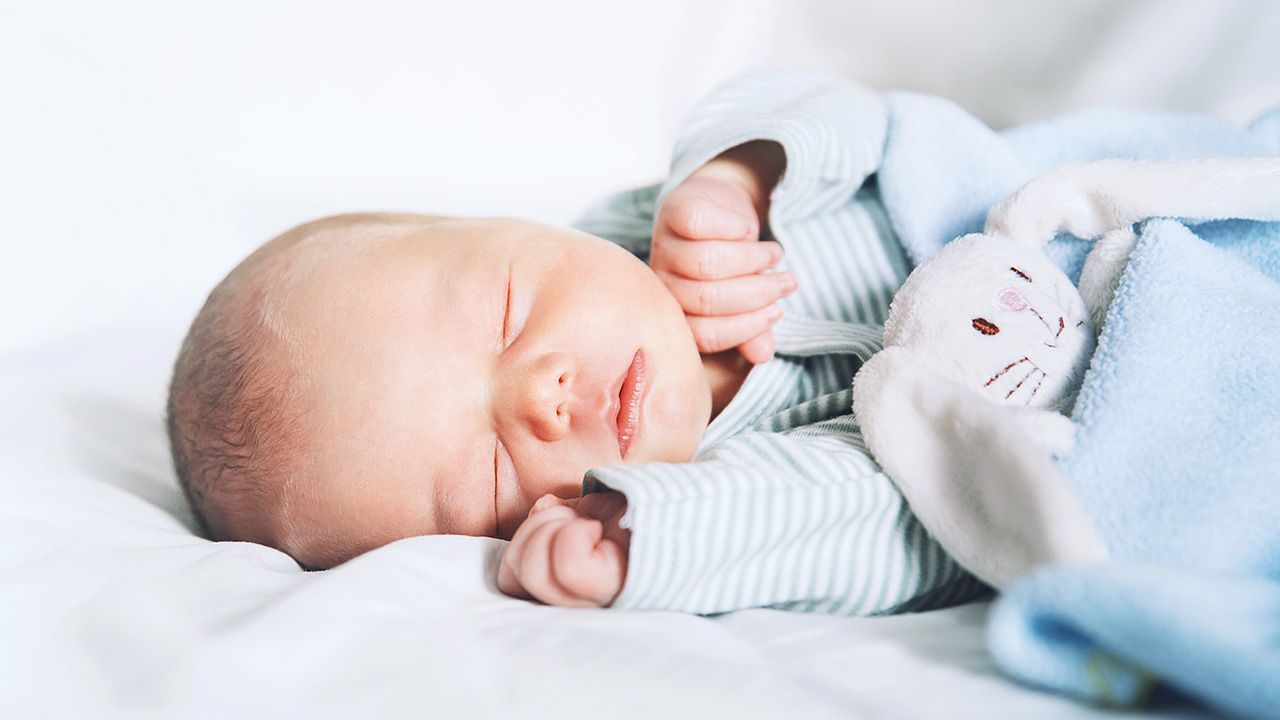 Zgodnie z przepisami imię nadane dziecku nie może być zdrobniałe, uwłaczające ani ośmieszające (fot. Shutterstock/Natalia Deriabina)