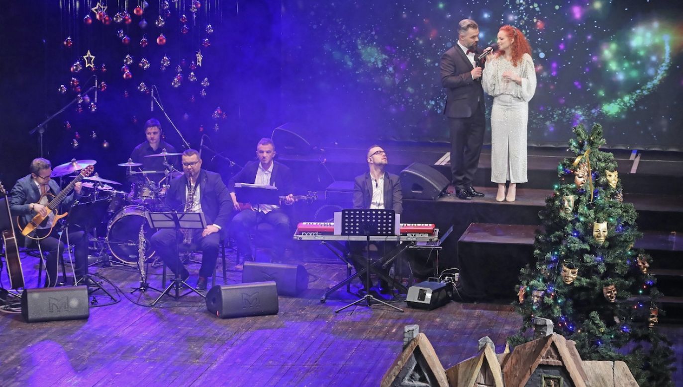 Jest śpiewana w co najmniej 300 językach, w tym po eskimosku i w suahili (fot. PAP/Artur Reszko)