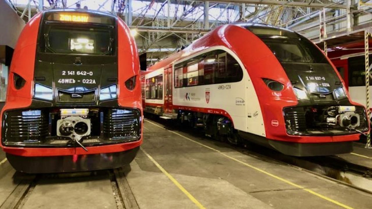 Pięcioczłonowe, elektryczne zespoły trakcyjne Pesa Elf 2 wyprodukowane dla Wielkopolski mają 90,5 m długości (fot. Materiały prasowe Pesa) Pięcioczłonowe, elektryczne zespoły trakcyjne Pesa Elf 2 wyprodukowane dla Wielkopolski mają 90,5 m długości (fot. Materiały prasowe Pesa)