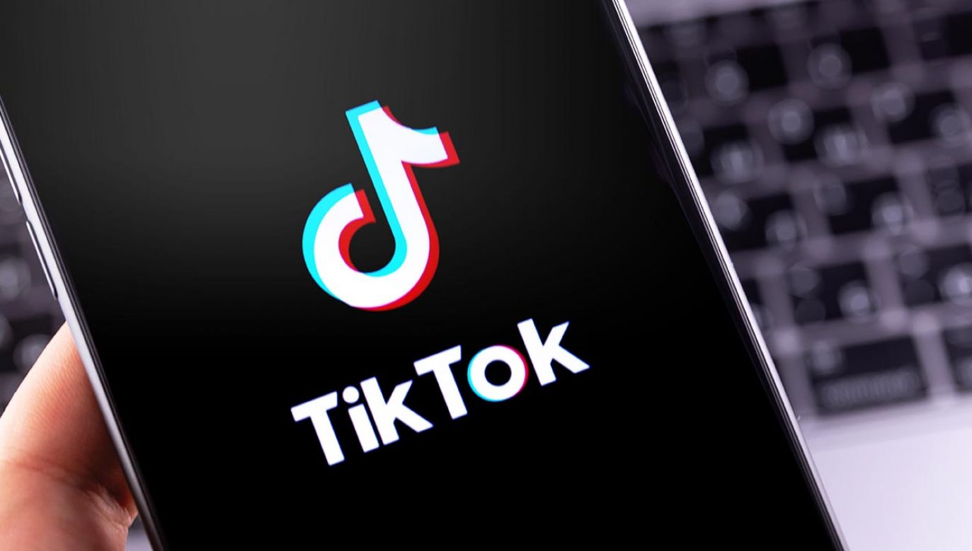 Francuscy urzędnicy nie będą mogli korzystać z TIkToka na służbowych telefonach (fot. Shutterstock/Primakov)