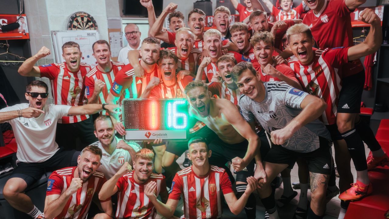 Lechia Gdańsk odpadła z Pucharu Polski po porażce z Pogonią Grodzisk Mazowiecki prowadzoną przez Marcina Sasala (fot: Pogoń Grodzisk Mazowiecki)