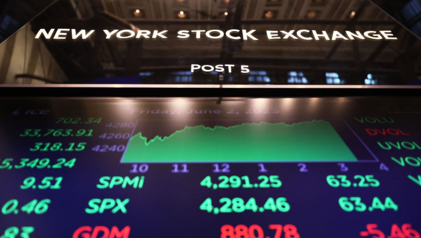 Na Wall Street ostrożny optymizm, ale inwestorzy czekają na decyzje FED. (Fot. Michael M. Santiago/Getty Images)