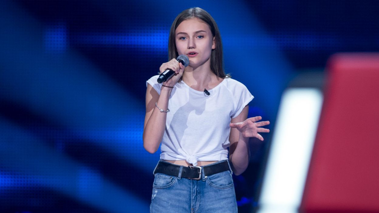 Pola Deptuła muzykę ma we krwi. Nic dziwnego, że zachwyciła Trenerów swoim wykonaniem piosenki „Rather Be” (fot. J. Bogacz/TVP)