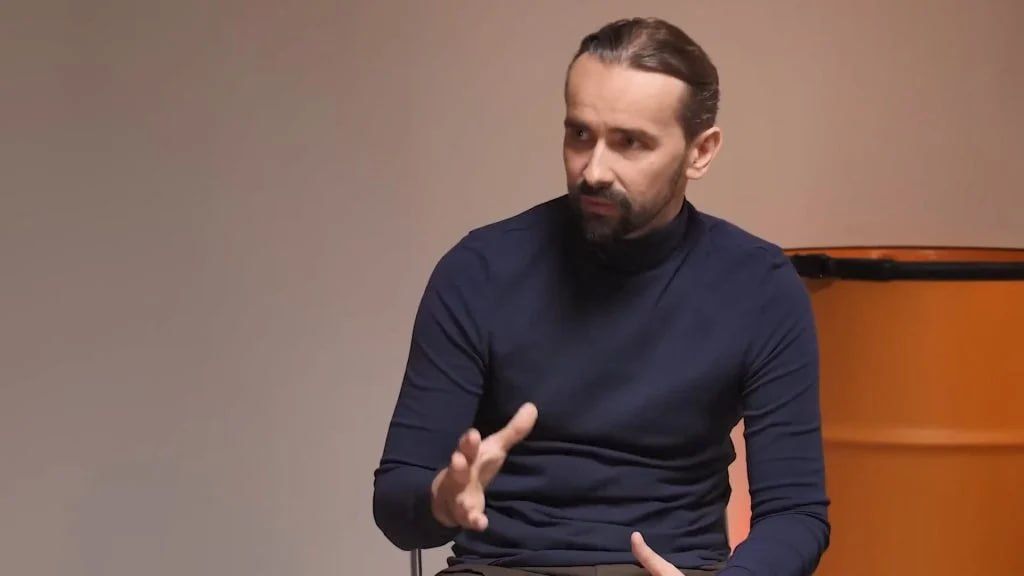 Сяргей Бесараб у інтэрв’ю праекту «Жыццё-маліна». Скрыншот: Жизнь-малина / Youtube