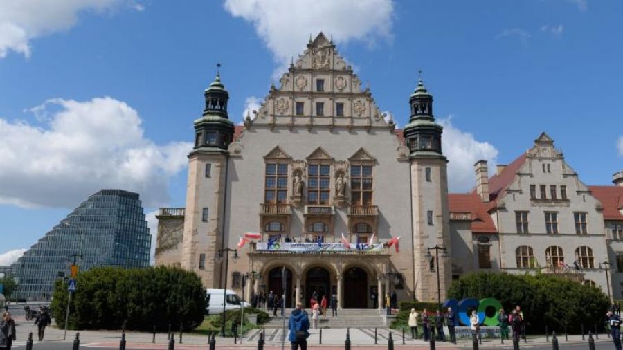Czy wielkopolskie uczelnie będą miały możliwość sprawdzania paszportów covidowych swoich studentów? (fot. PAP)