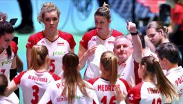 Jacek Nawrocki i reprezentacja Polski siatkarek (fot. PAP/Maciej Kulczyński)