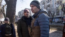 Władimir i Witalij Kliczko znajdują się a atakowanym przez Rosjan Kijowie (