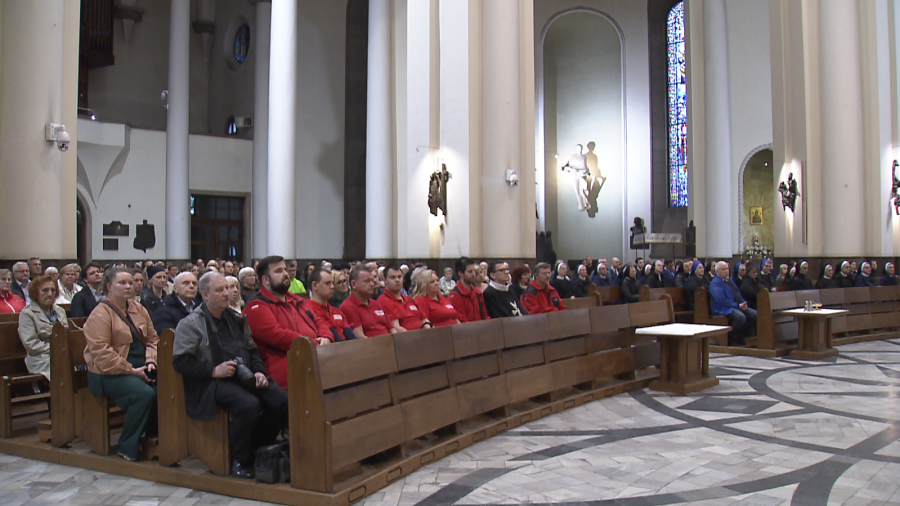 W Katowicach odbyła się msza święta w intencji zmarłego papieża. Fot. TVP3 Katowice