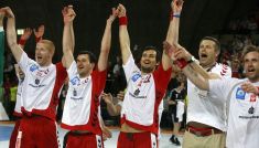 Karol Bielecki (L), Paweł Piwko (2L), Marcin Lijewski (3L) i trener Bogdan Wenta (2P) (fot. PAP)
