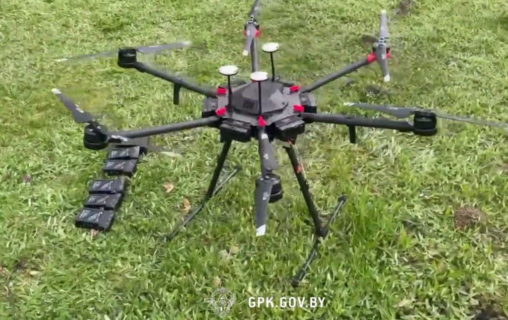 Коптэр, сканфіскаваны памежнікамі ў Воранаўскім раёне. (Фота: gpkgovby / Telegram)