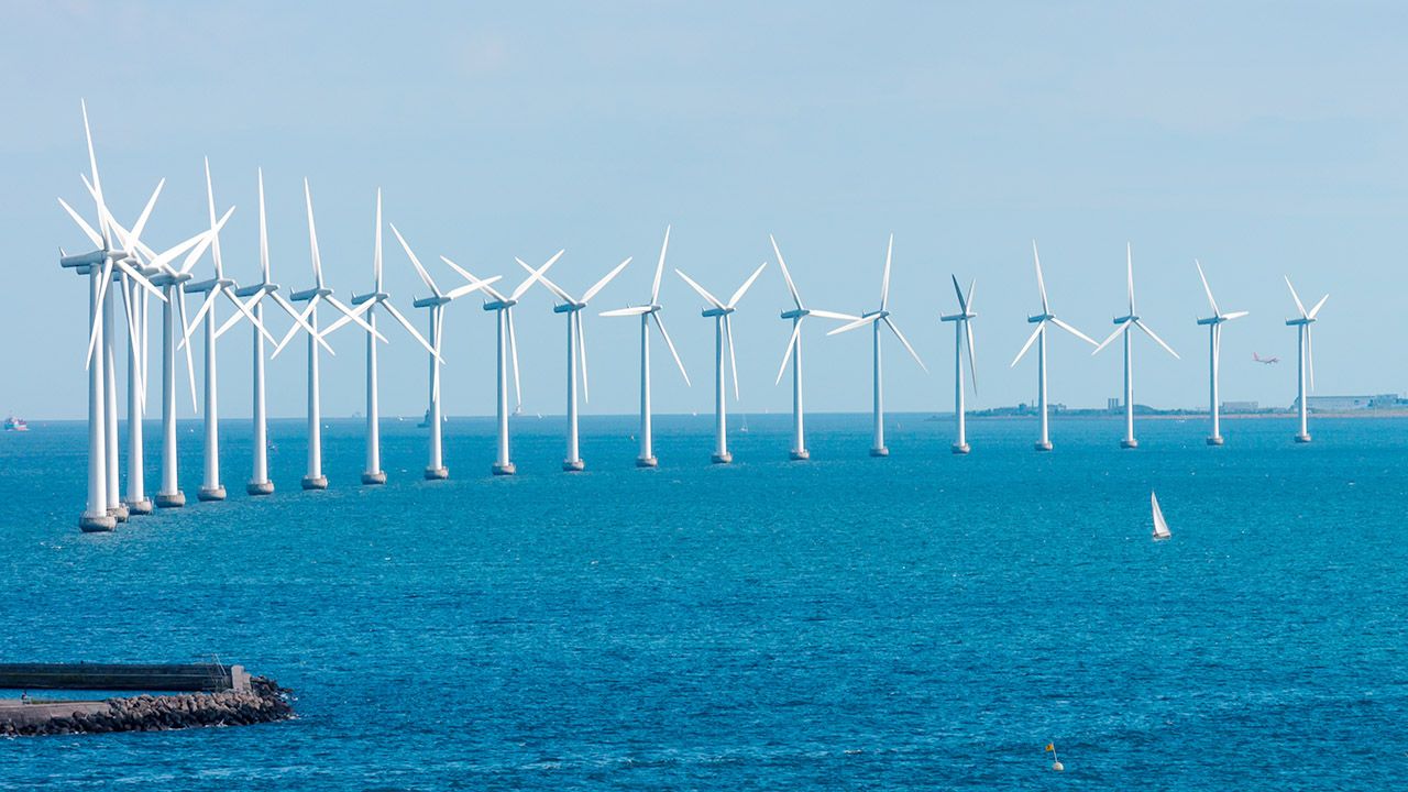 Morskie elektrownie wiatrowe na całym świecie produkują łącznie 23 GW mocy (fot. Shutterstock/Tony Moran)