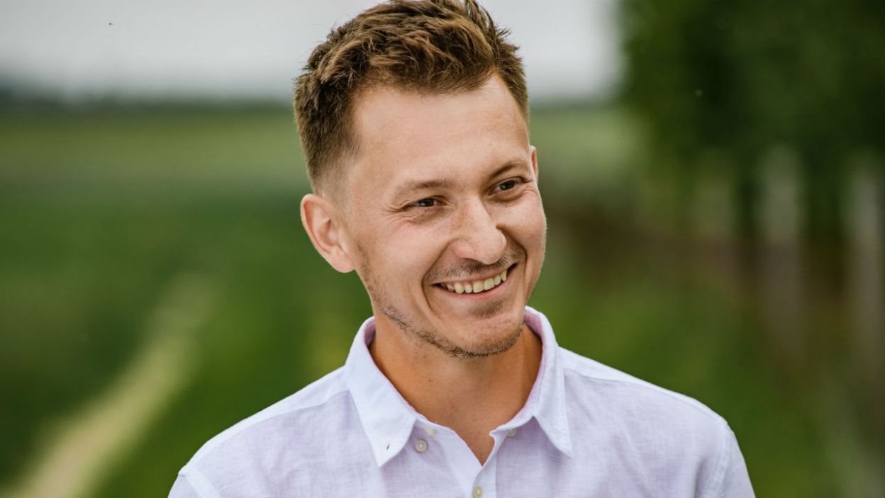 Zdecydował się nawet na telefon do kandydatki, która... szczególnie go zainteresowała (fot. TVP)