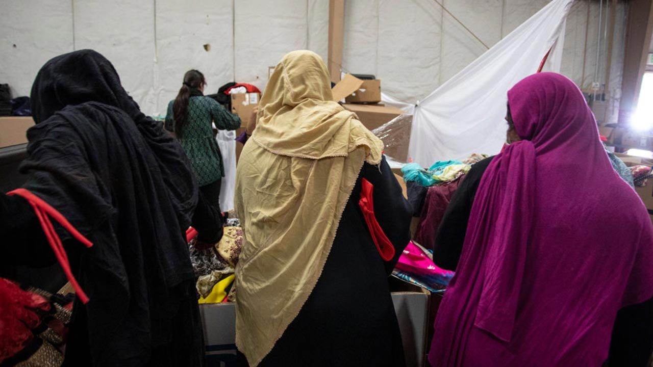 W amerykańskich bazach przebywa ponad 50 tys. Afgańczyków (fot. Barbara Davidson/Getty Images)