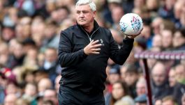 Steve Bruce został obrzucony kapustą przez jednego z kibiców (fot. Getty)