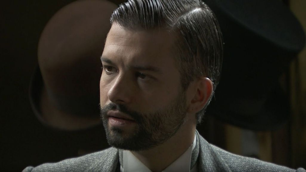 W 517. odcinku serialu „Akacjowa 38” Felipe zatroszczy się o Celię, która zasłabła, obwiniając za to Huertas. Fot. mat. prasowe TVP