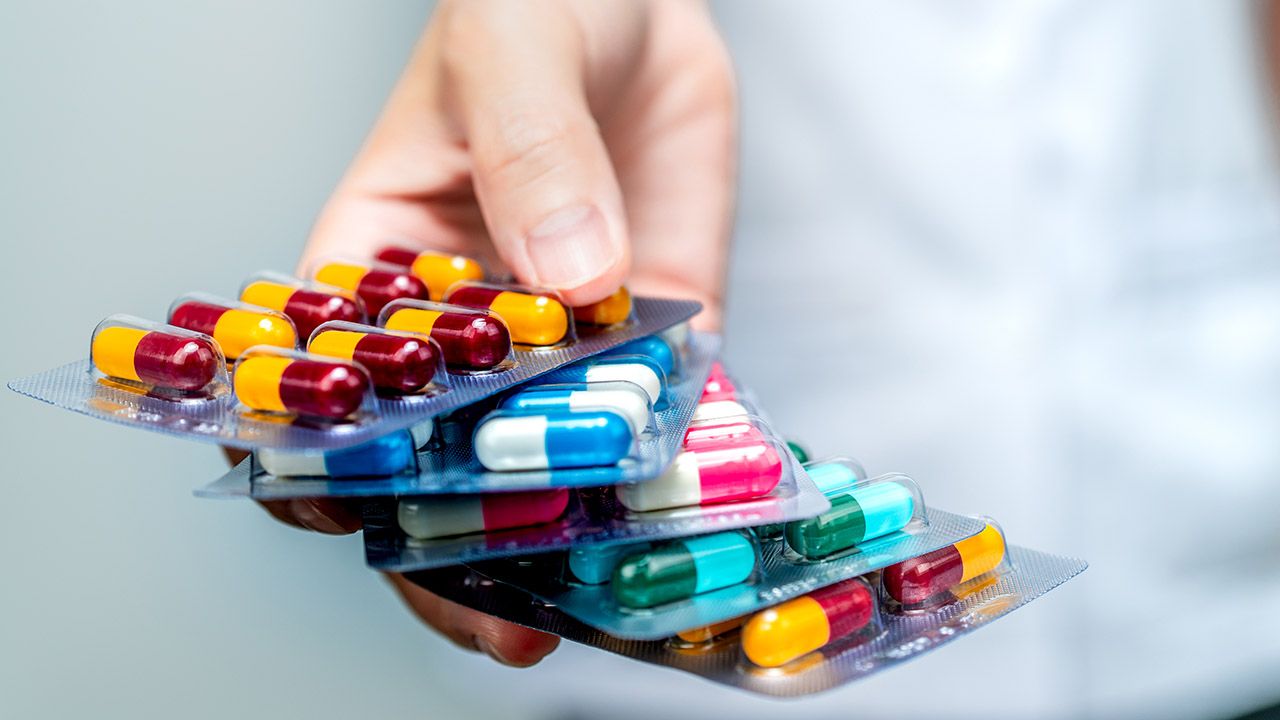 Rosnąca na całym świecie oporność na antybiotyki jest bardzo poważnym problemem (fot. Shutterstock/Fahroni)