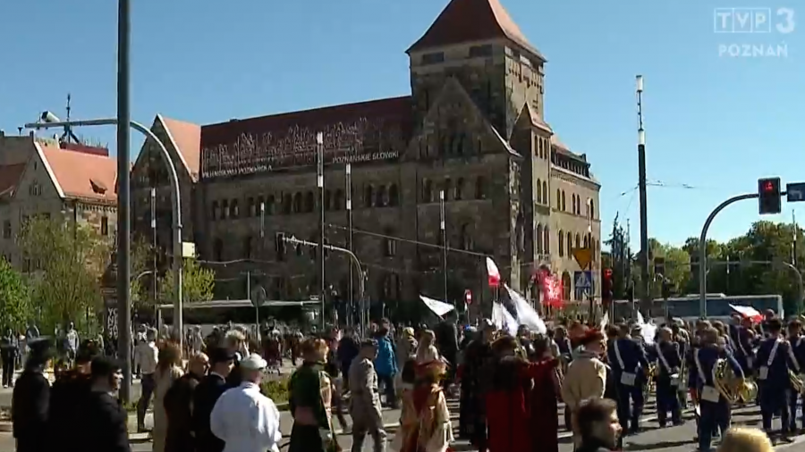 Korowód Bolesława Chrobrego. Setki osób na ulicach (fot. TVP3 Poznań)