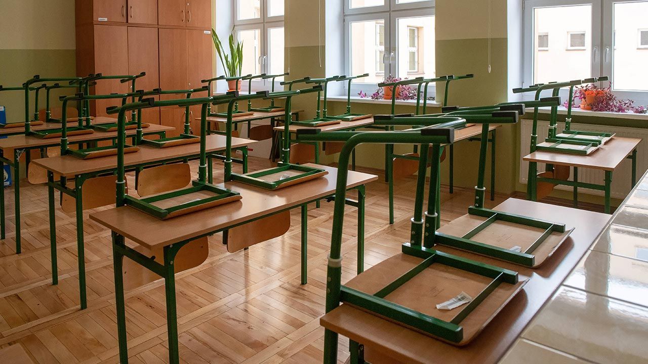 Roczniki powyżej klasy I-III od 26 października uczą się zdalnie (fot. PAP/Grzegorz Michałowski) Roczniki powyżej klasy I-III od 26 października uczą się zdalnie (fot. PAP/Grzegorz Michałowski)