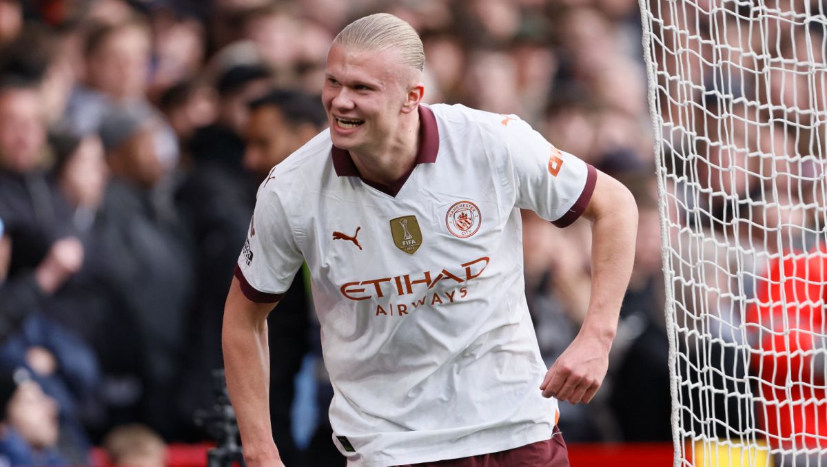 Erling Haaland cieszący się z gola (fot. Getty)