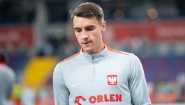 Jakub Kiwior na rozgrzewce przed meczem reprezentacji Polski z Finlandią (fot. Getty)