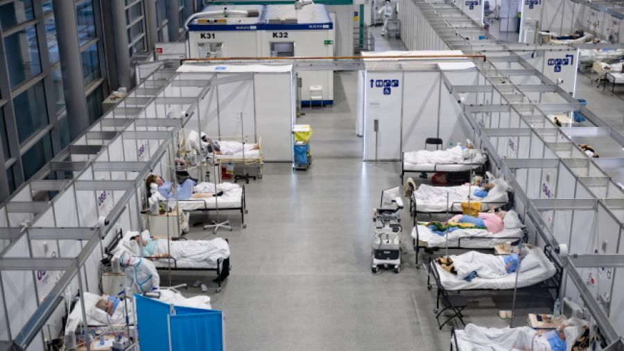 Zarzuty ws. braku tlenu dla pacjentów z COVID-19 w szpitalu tymczasowym (fot. PAP/Jakub Kaczmarczyk)