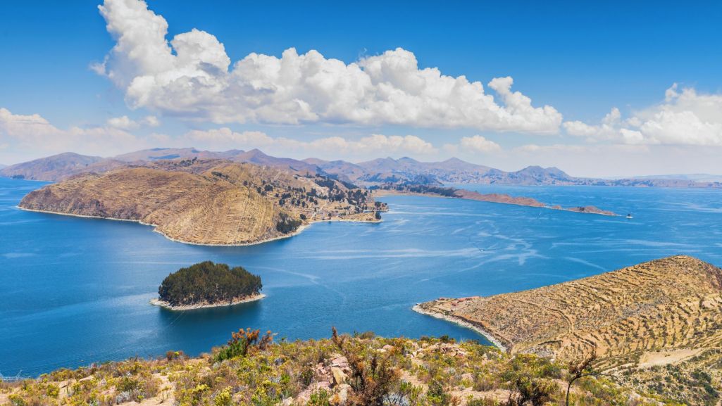 Tubylcy mieszkający w Andach uważają jezioro Titicaca za święty akwen (fot. insideout78/ Shutterstock)