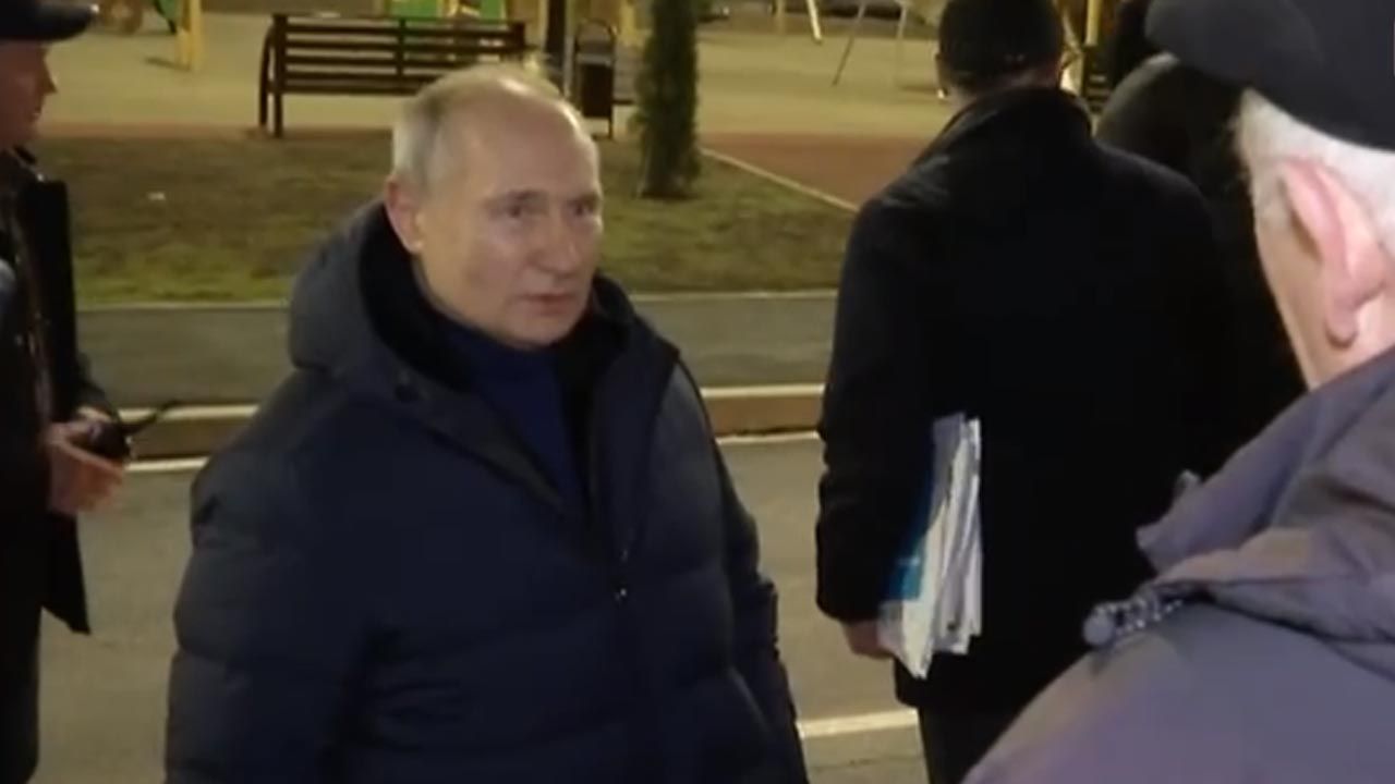 Putin spotkał się z zadowolonymi „mieszkańcami" Mariupola (fot. Telegram)
