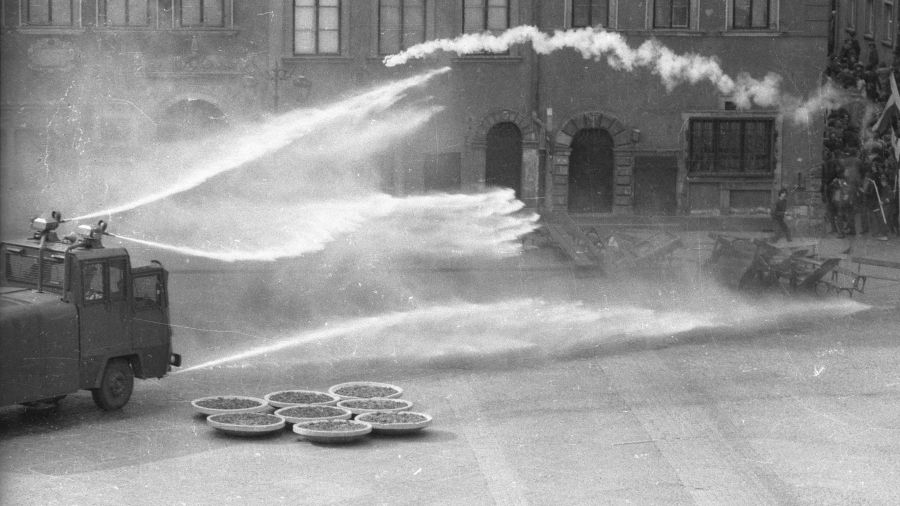 3 maja 1982, Warszawa, Rynek Starego Miasta. Fot. PAP/Teodor Walczak