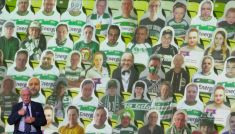 Kibice z tektury na stadionie w Gdańsku w trakcie meczu Lechia Gdańsk – Arka Gdynia