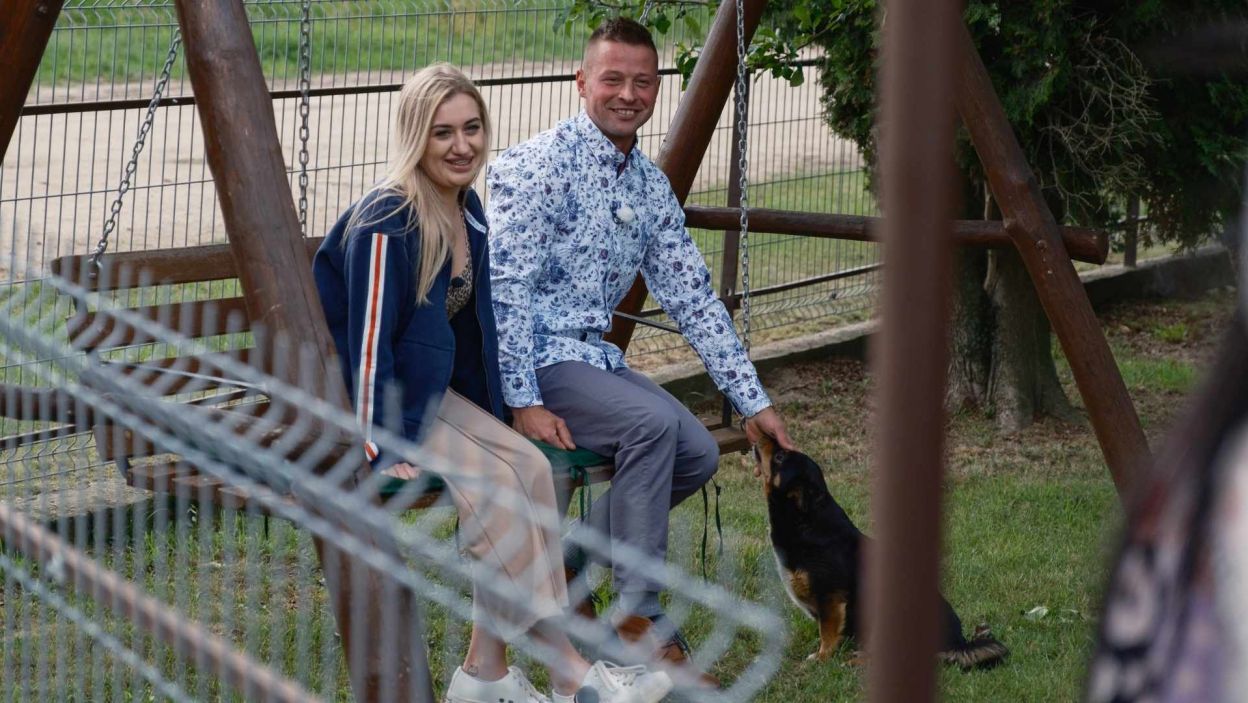 Na gospodarstwie Krzysztofa było jasne, że jego serce kierowało się ku Agnieszce. Milena szybko to zauważyła. Fot. materiały prasowe TVP