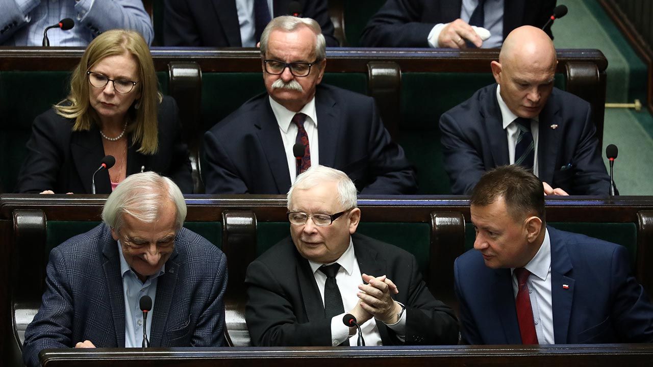 PiS liderem w nowym sondażu (fot. PAP/Tomasz Gzell) PiS liderem w nowym sondażu (fot. PAP/Tomasz Gzell)