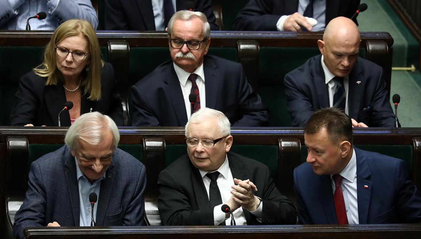 PiS liderem w nowym sondażu (fot. PAP/Tomasz Gzell)