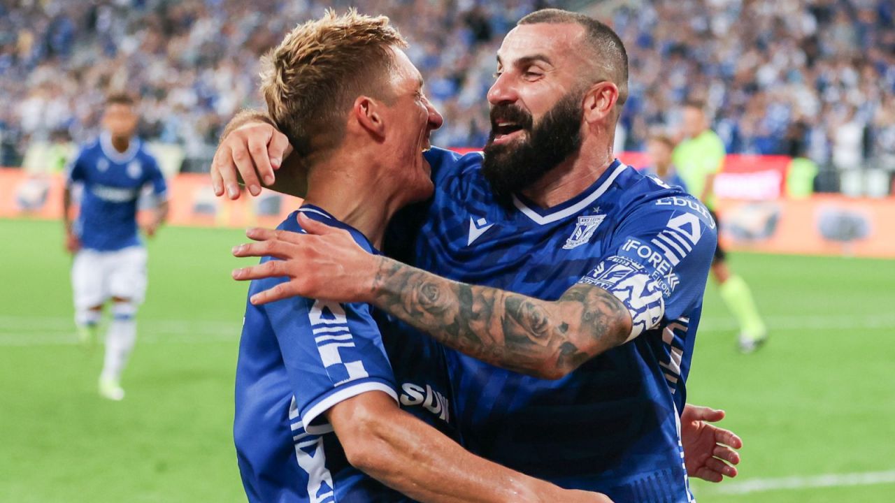 Transmisja meczu Lecha Poznań z KRC Genk w Telewizji Polskiej (fot. Getty Images)