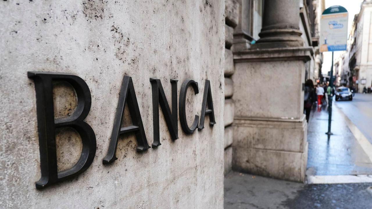 W pobliżu są dwie filie banków (fot. Alexandros Michailidis/Shutterstock. com)