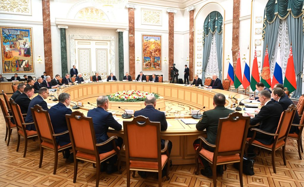 Беларуска-расейскія перамовы ў Менску. 19 снежня 2022 года. (Фота: Павел Бердзянкоў / kremlin.ru)