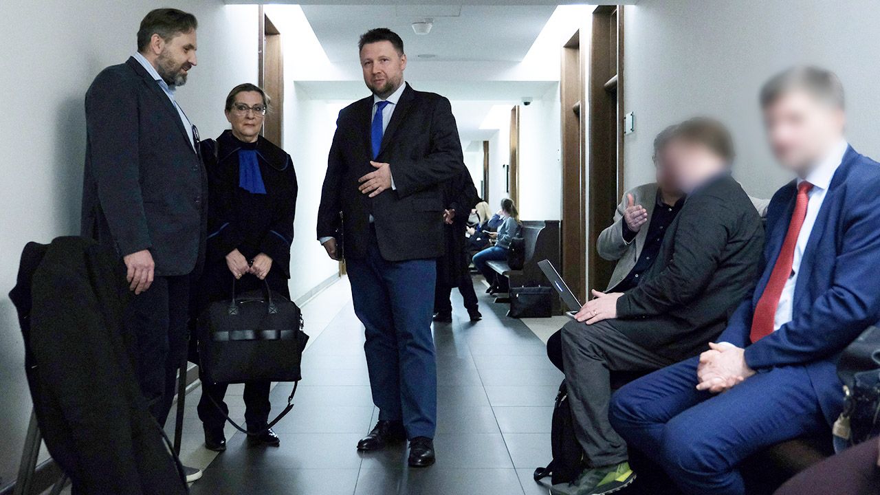 Poseł PO Marcin Kierwiński (C) przed salą Sądu Okręgowego w Warszawie, 26 bm. Trwa rozprawa z powództwa PiS przeciwko niemu za wypowiedzi dotyczące reprywatyzacji i spółki Srebrna (fot. PAP/Mateusz Marek) Poseł PO Marcin Kierwiński (C) przed salą Sądu Okręgowego w Warszawie, 26 bm. Trwa rozprawa z powództwa PiS przeciwko niemu za wypowiedzi dotyczące reprywatyzacji i spółki Srebrna (fot. PAP/Mateusz Marek)