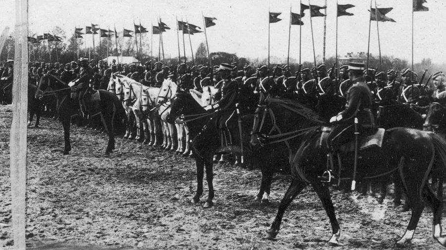 Litewska kawaleria w trakcie parady, rok 1929. Fot. NAC/IKC