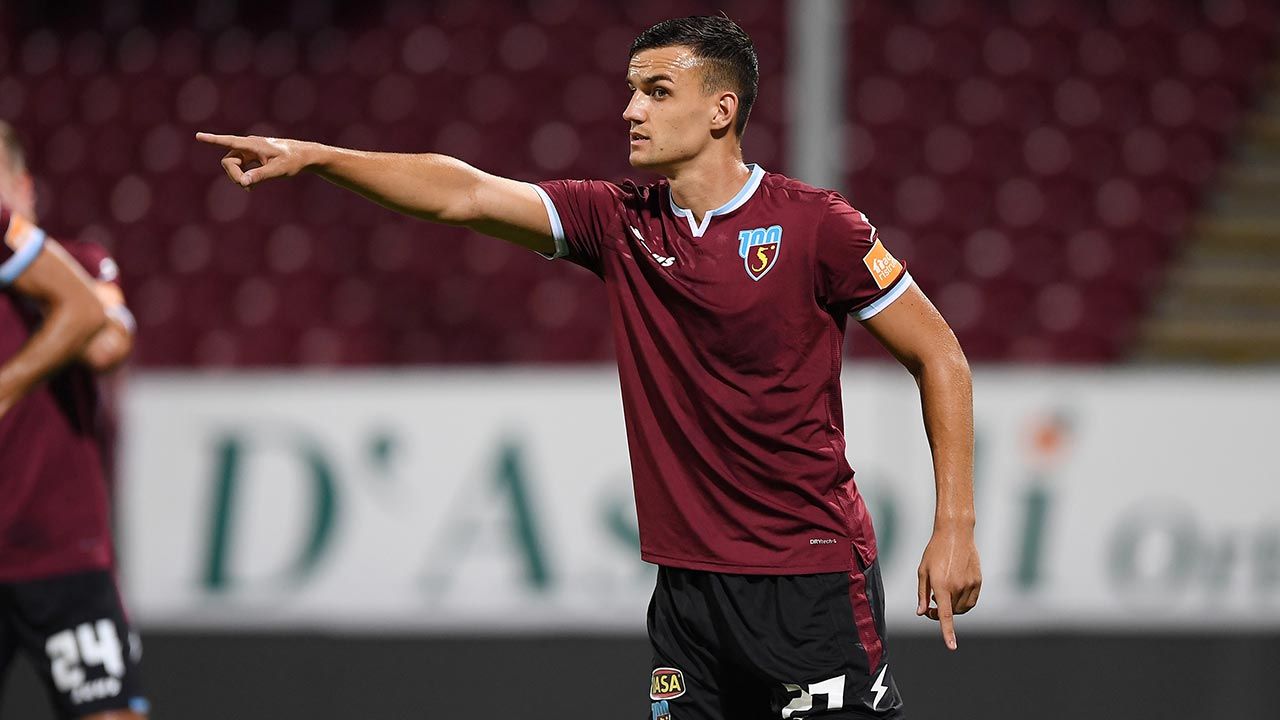 Patryk Dziczek stracił przytomność i upadł na murawę (fot. Francesco Pecoraro/Getty Images for Lega Serie B) Patryk Dziczek stracił przytomność i upadł na murawę (fot. Francesco Pecoraro/Getty Images for Lega Serie B)