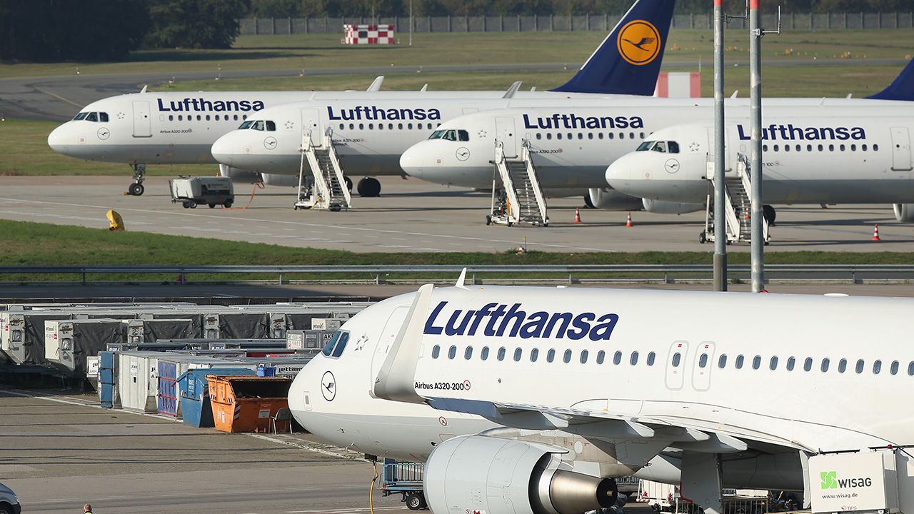 Strajk personelu obsługi naziemnej niemieckich linii lotniczych Lufthansa rozpoczął się w środę nad ranem (fot.  Sean Gallup/Getty)