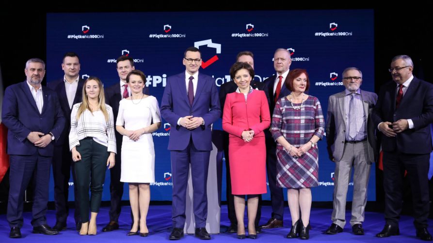 W trakcie konwencji podsumowywana jest realizacja obietnic wyborczych „Piątki na 100 dni” (fot. PAP/Tomasz Gzell)
