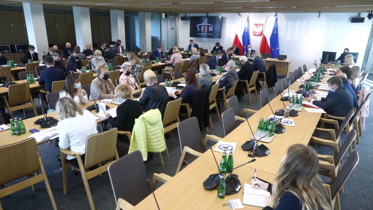 Zaostrzenie zakazu handlu. Członkowie komisji zbiorą się w tej sprawie we wtorek 14 września o godz. 19. (fot. PAPTomasz Gzell) Zaostrzenie zakazu handlu. Członkowie komisji zbiorą się w tej sprawie we wtorek 14 września o godz. 19. (fot. PAPTomasz Gzell)