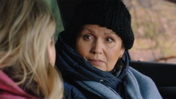 Judyta rozmawia z Marią w samochodzie i zdradza jej swoja tajemnicę Fot. TVP