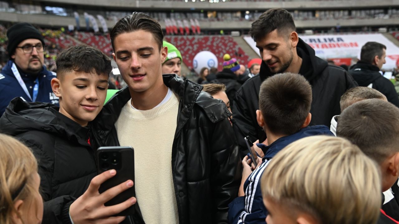 Kacper Urbański i Jakub Moder spotkali się z kibicami (fot. Getty).