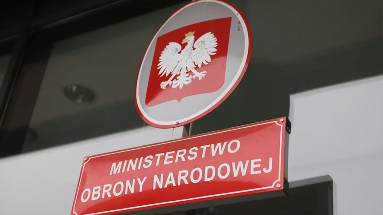 Funkcjonariusze Służby Kontrwywiadu Wojskowego (SKW) zatrzymali wieloletniego pracownika Ministerstwa Obrony Narodowej. Mężczyźnie przedstawiono już zarzuty wsp&oacute;łpracy z obcym wywiadem...