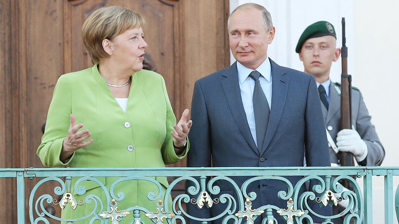 Angela Merkel i Władimir Putin (fot. Sean Gallup/Getty Images)