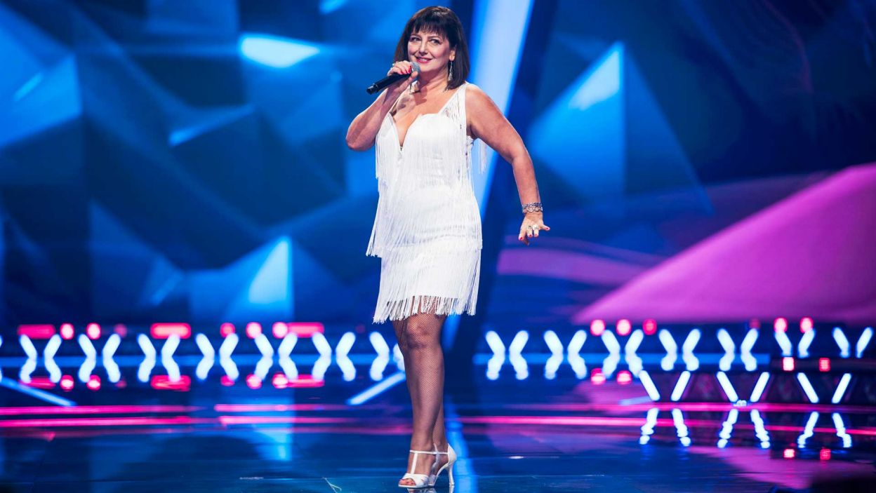 Barbara Lorenzetti zaprezentowała energiczne wykonanie piosenki „Nogi roztańczone”, wprowadzając taneczny klimat na scenę. Fot. Waldemar Kompała/ TVP