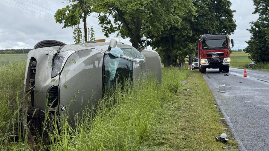 Groźne zderzenie w Łódzkiem. Dwie osoby przetransportowane do szpitala (fot. TVP3 Łódź)
